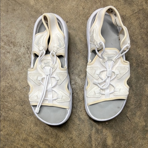 NIKE Air Max Coco Sandals White size 9 - Picture 1 of 5